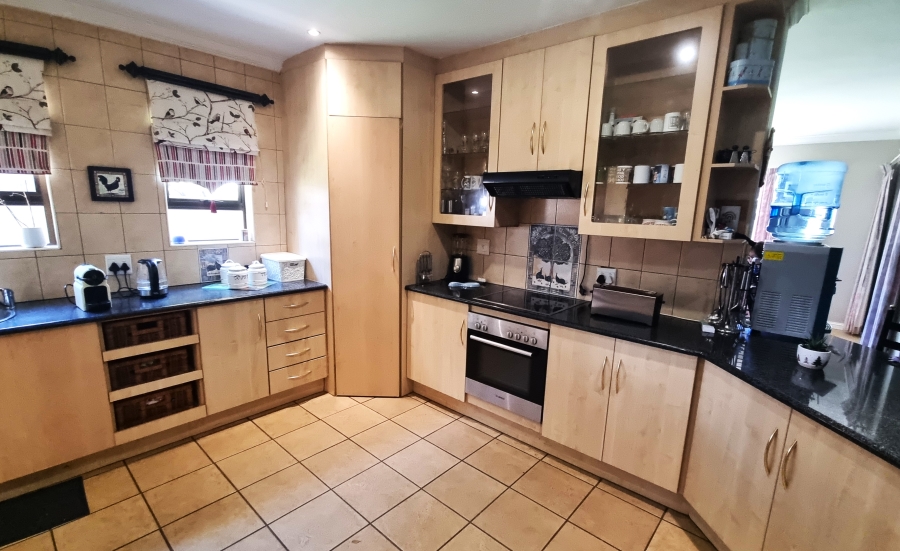 5 Bedroom Property for Sale in Melodie North West